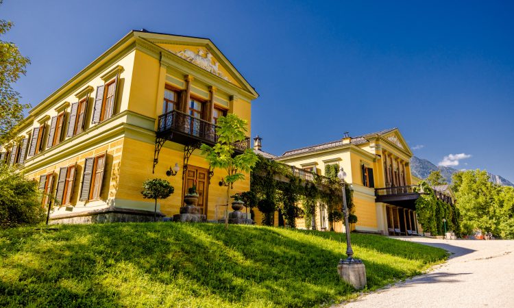 Foto Kleine historische Staedte/Wolfgang Spekner: Frontansicht der Kaiservilla