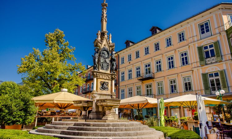 Foto Kleine historische Staedte/Wolfgang Spekner: Brunnen am Schroepferplatz