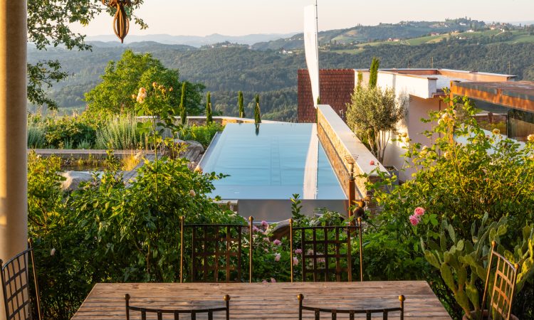 blick-auf-den-infinity-pool-im-loft-garten_52325672062_o